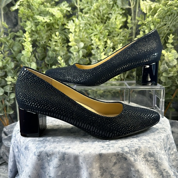 Trotters Black Textured Leather Block Heel Pumps - Picture 4 of 9